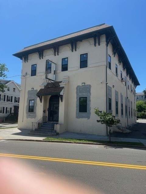 2031 Purchase St — photo