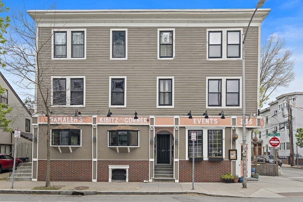 233 Cardinal Medeiros Avenue #5 — photo