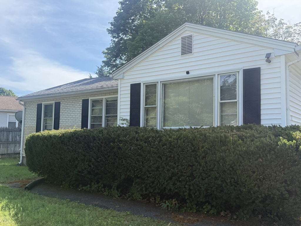 74 Leatherleaf Dr — photo