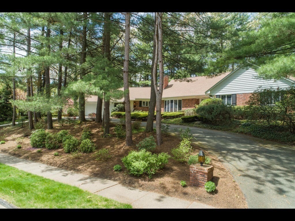 208 Tanglewood Dr — photo