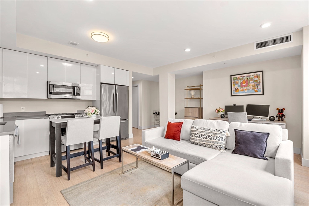 121 Portland St #609 — photo