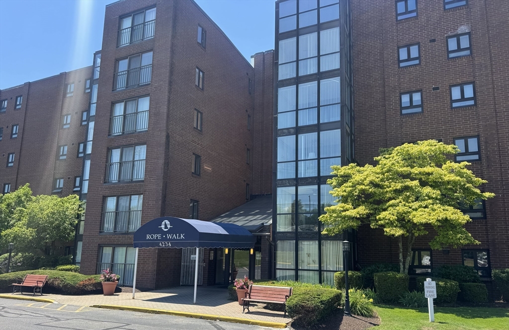 4234 N Main St #505 — photo