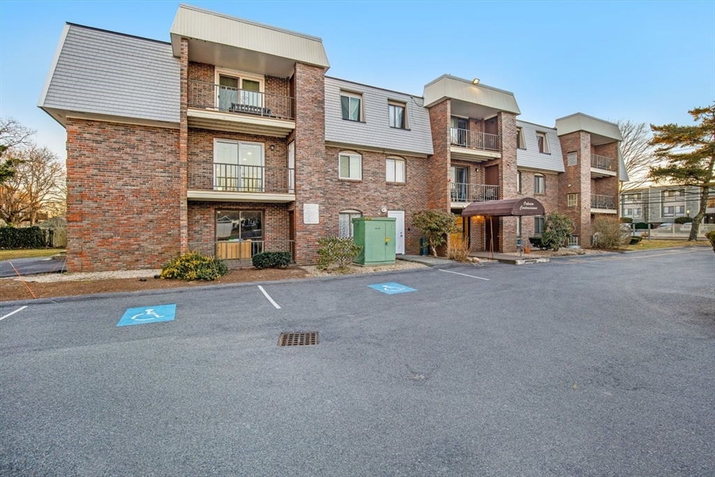 15 Oak Neck Rd #11 — photo