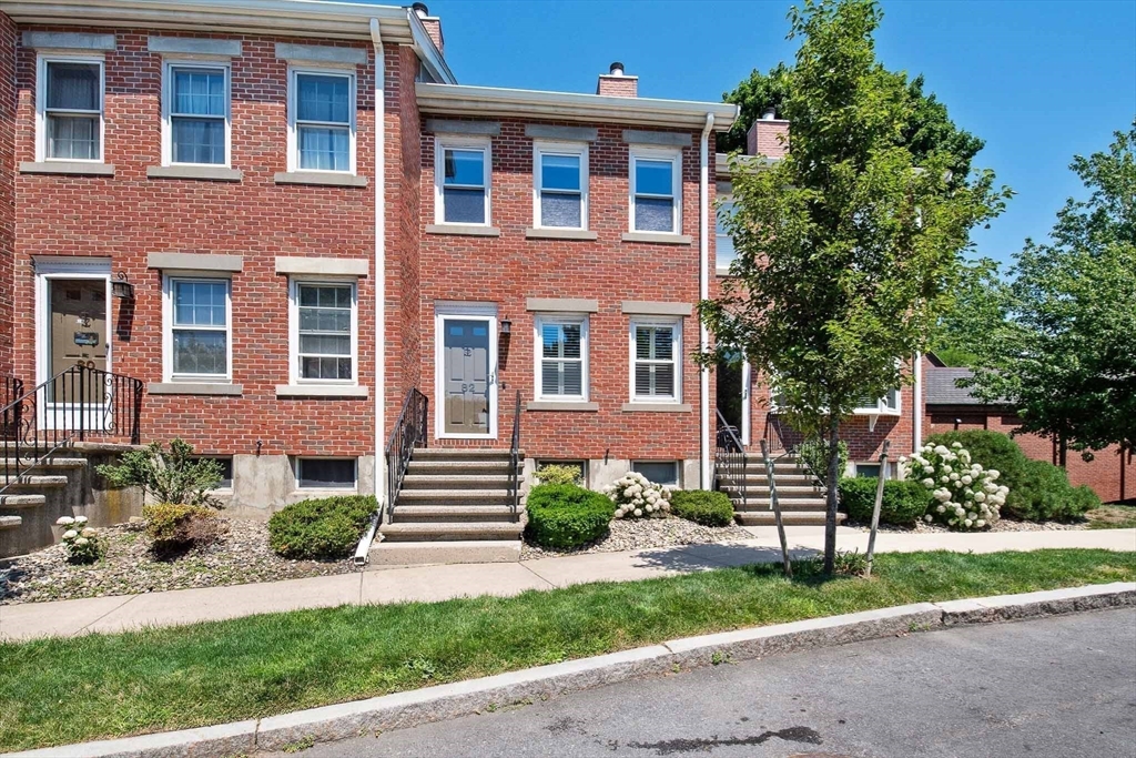 82 Captains Row #82 — photo