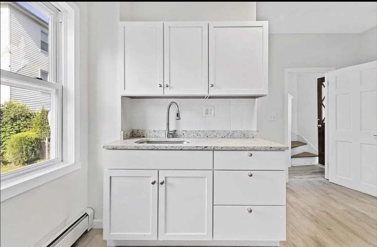 77 Weetamoe St Shared Appt — photo