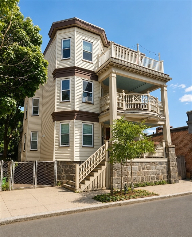 72 Bakersfield St #1 — photo