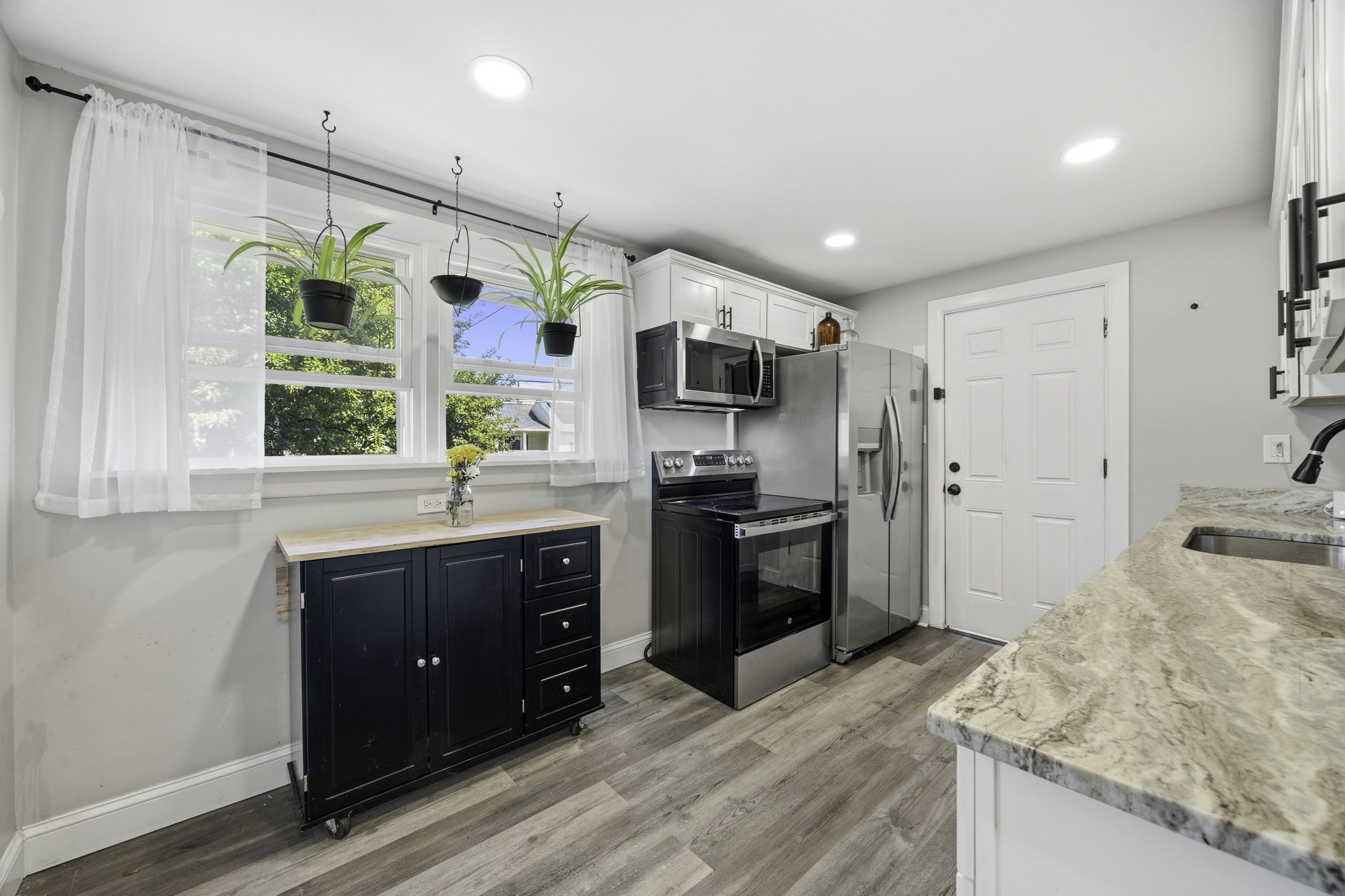 140 Everett Street, Easthampton, MA 01027 — photo 2