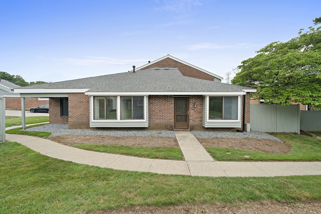 47 Rosewood Dr #47 — photo