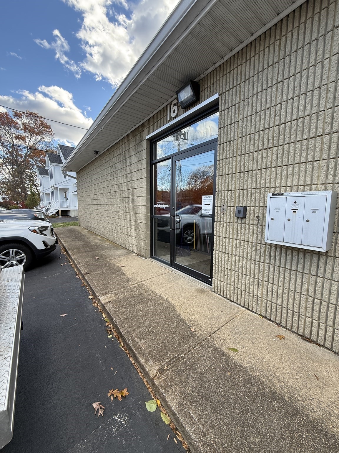 16 Railroad Ave — photo