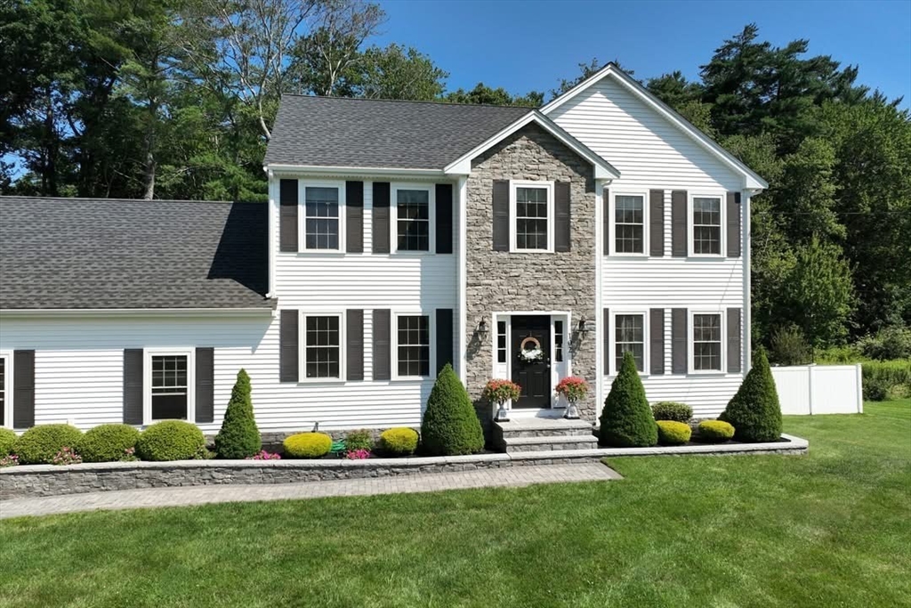 102 West Pond Street — photo
