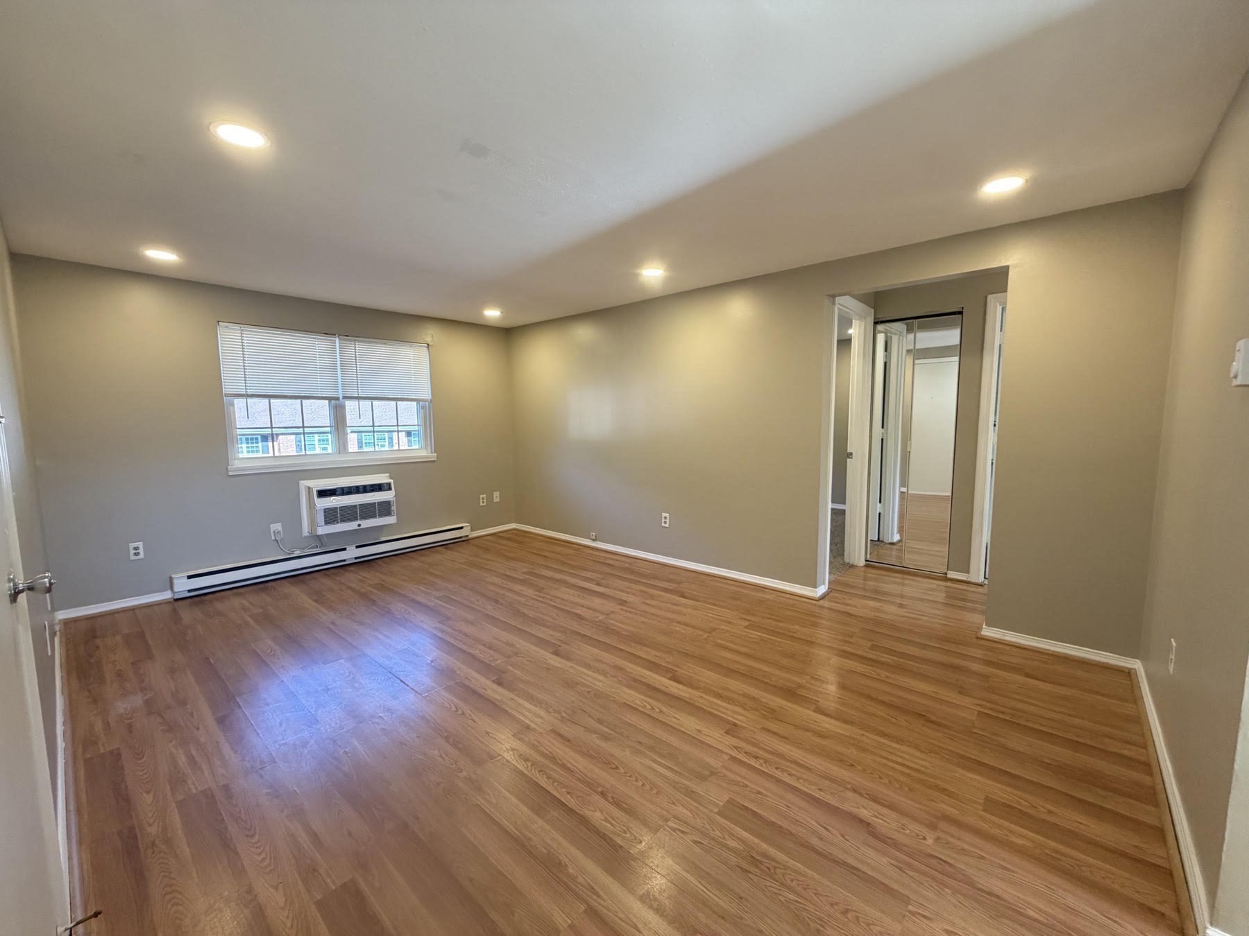 7 Maple Crest Cir Unit E, Holyoke, MA 01040 — photo 3