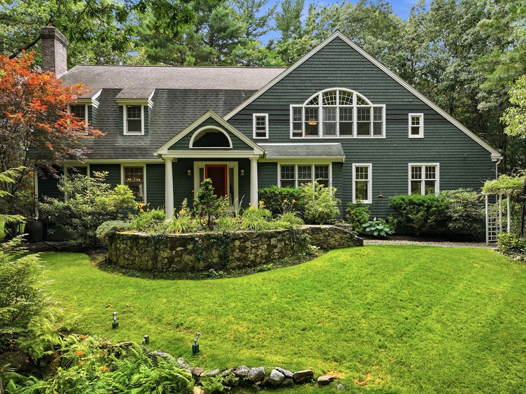 18 Village Green Ln — photo