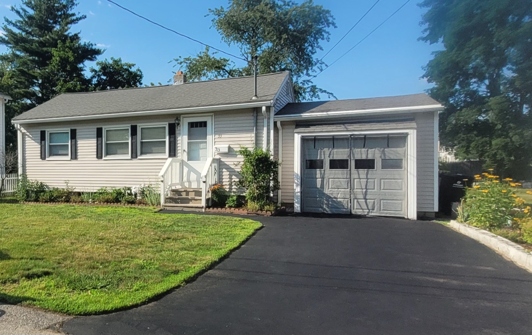 33 Markham Cir — photo