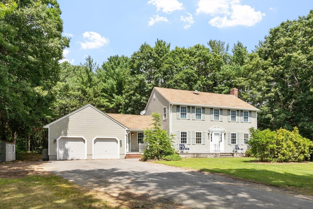 30 Twin Diamond Dr — photo