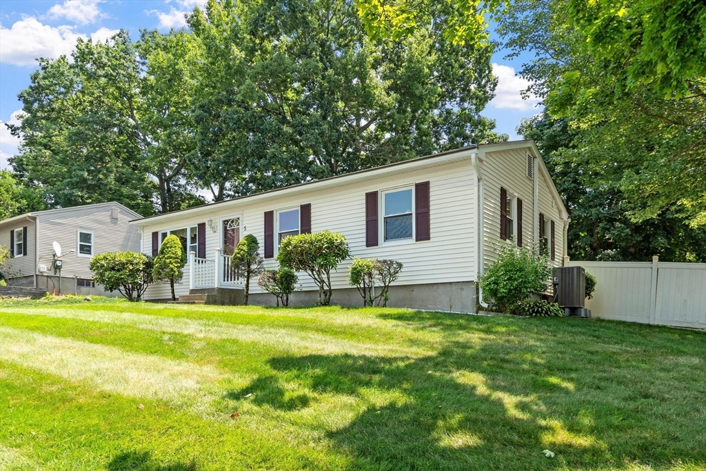 5 Aspen Road, Springfield, MA 01128