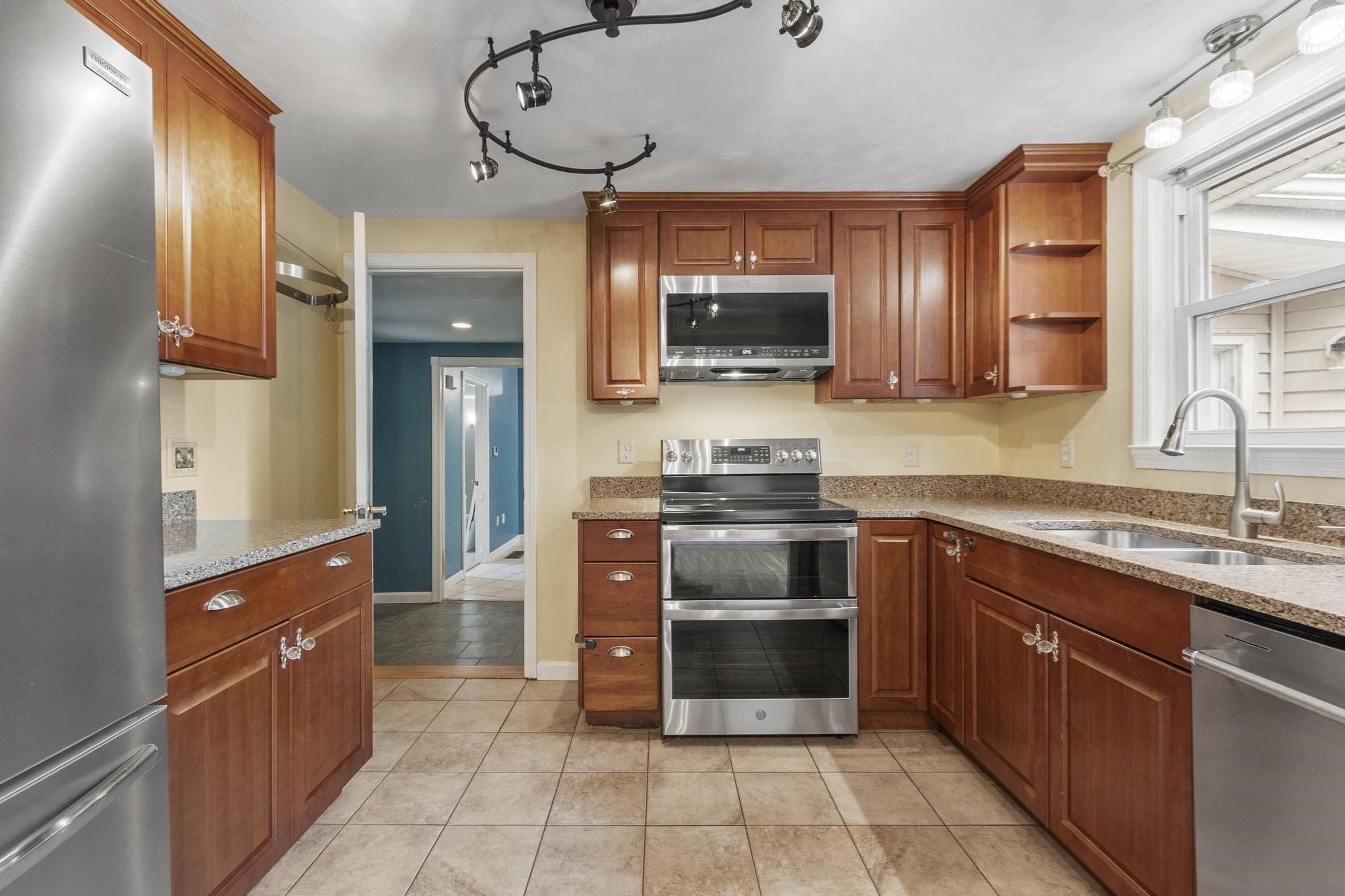 2 Stratton Drive, Hudson, MA 01749 — photo 3