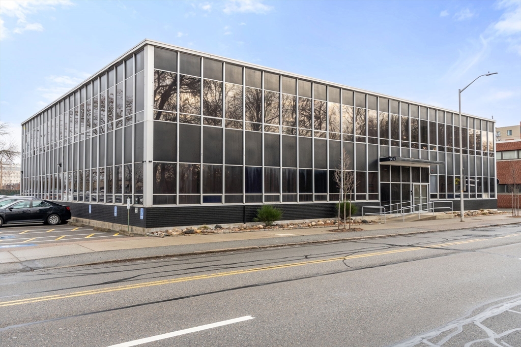 701 Concord — photo
