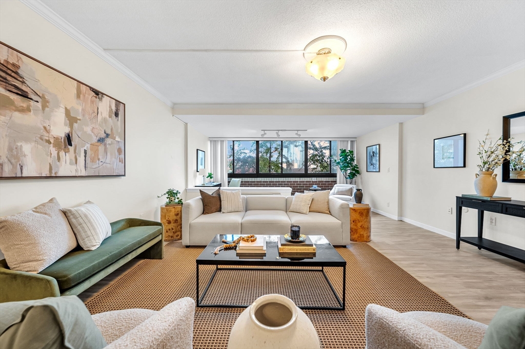 9 Hawthorne Pl #7H — photo