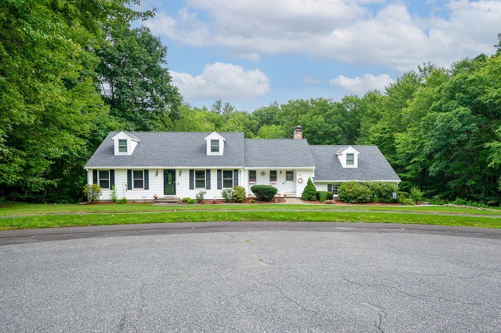 240 Meadow Wood Dr — photo