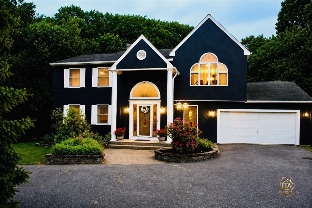 252 Elizabeth Dr — photo