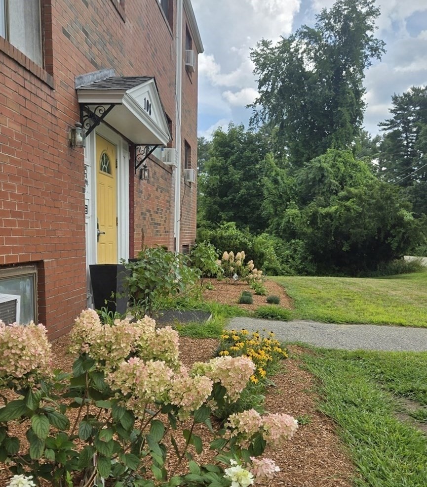 108 E Main St #10 — photo
