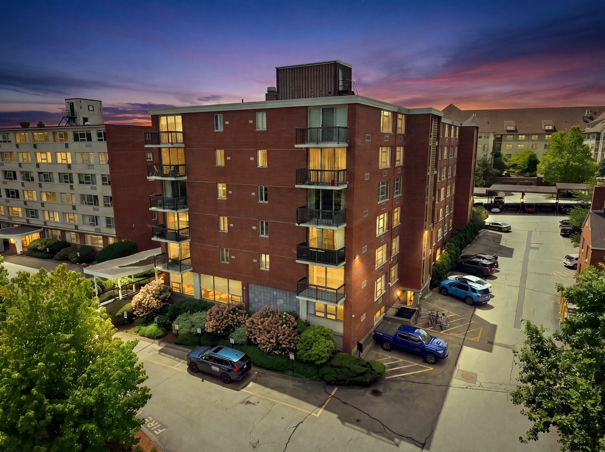 20 Hammond Pond Pkwy #208 — photo