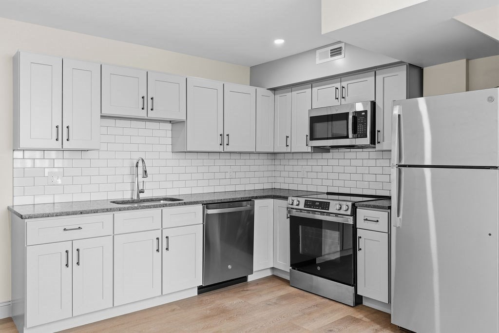 160 Seabury St #22 — photo