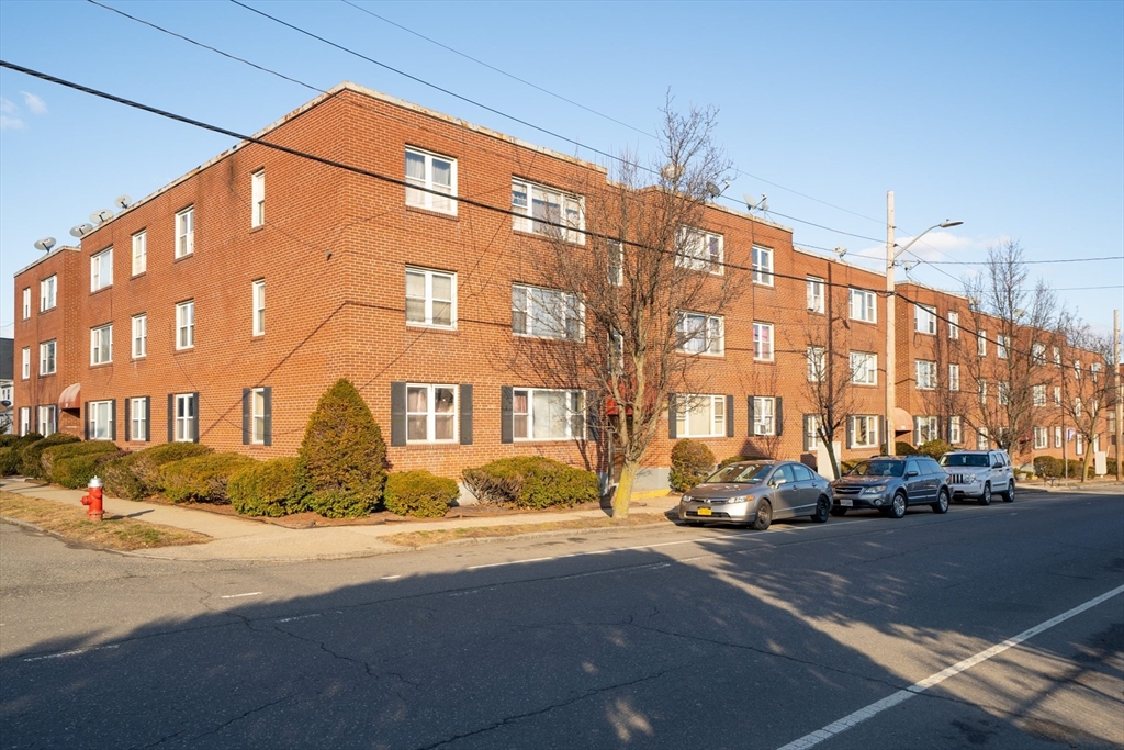 949 Hampden Street #3a — photo