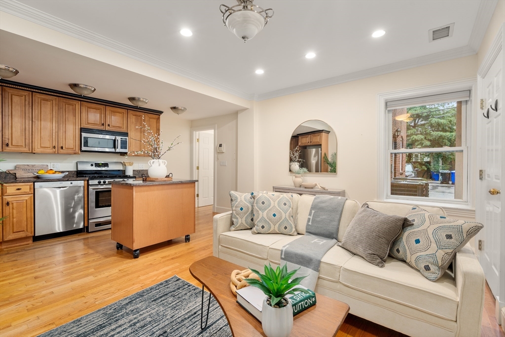 1724 Beacon St #1 — photo