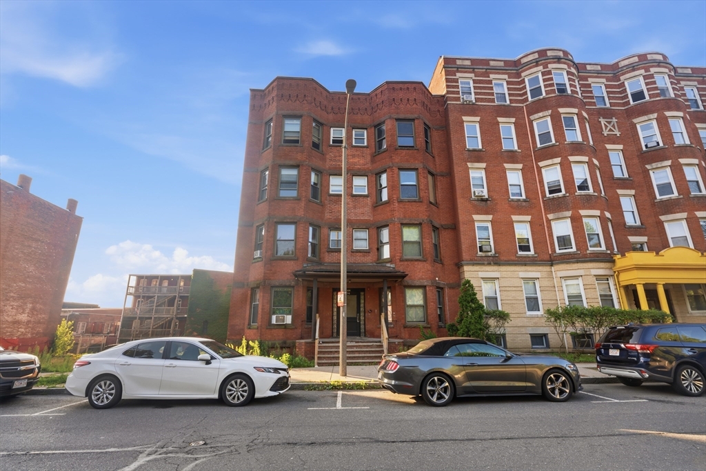 456 Maple St 3Fl Fl — photo