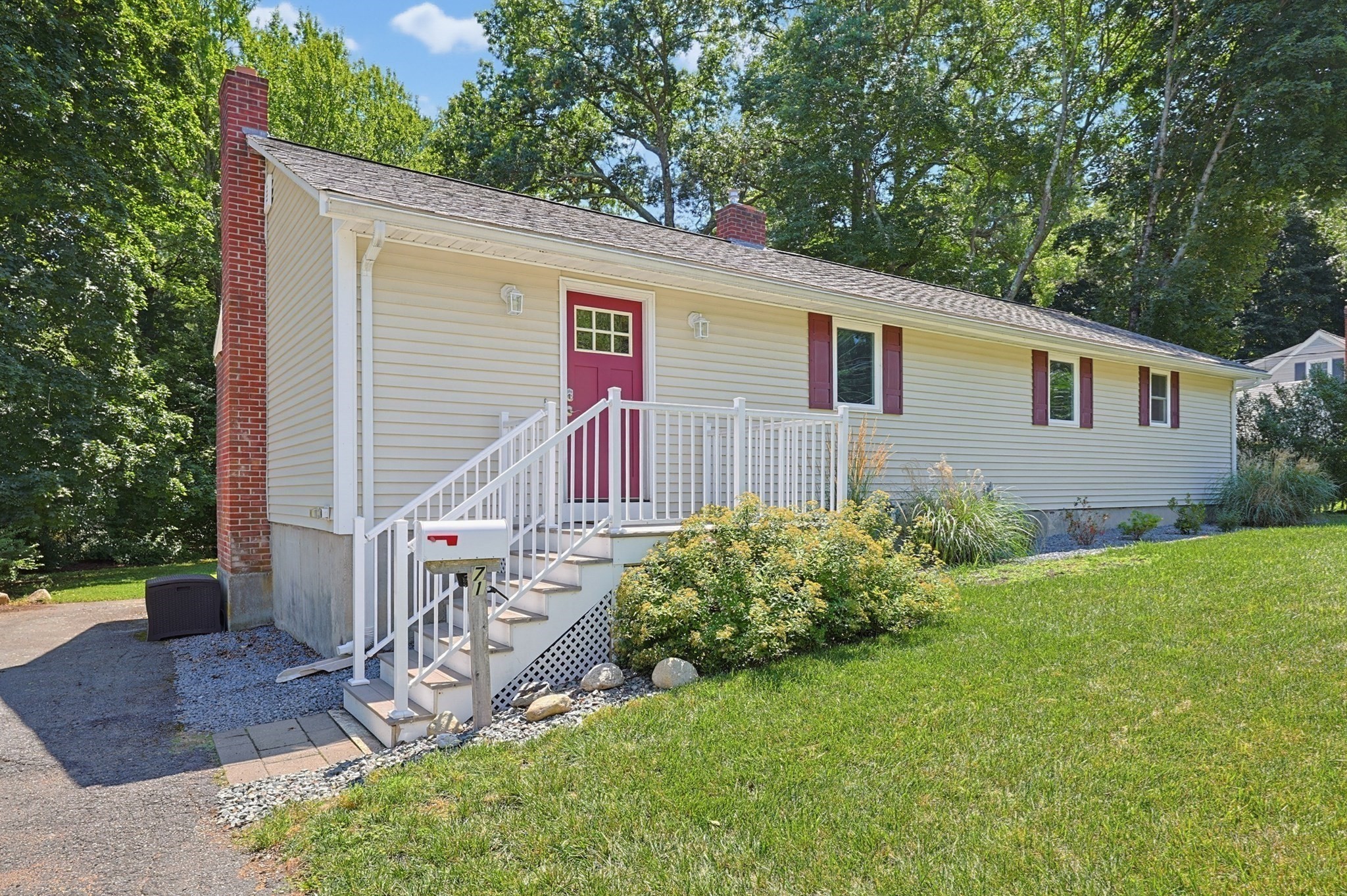 71 Carpenter Rd — photo