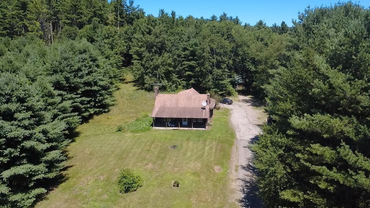 1352 Ashfield Rd — photo
