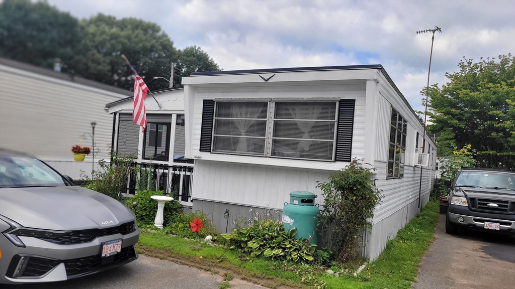 261 Newbury #49B — photo