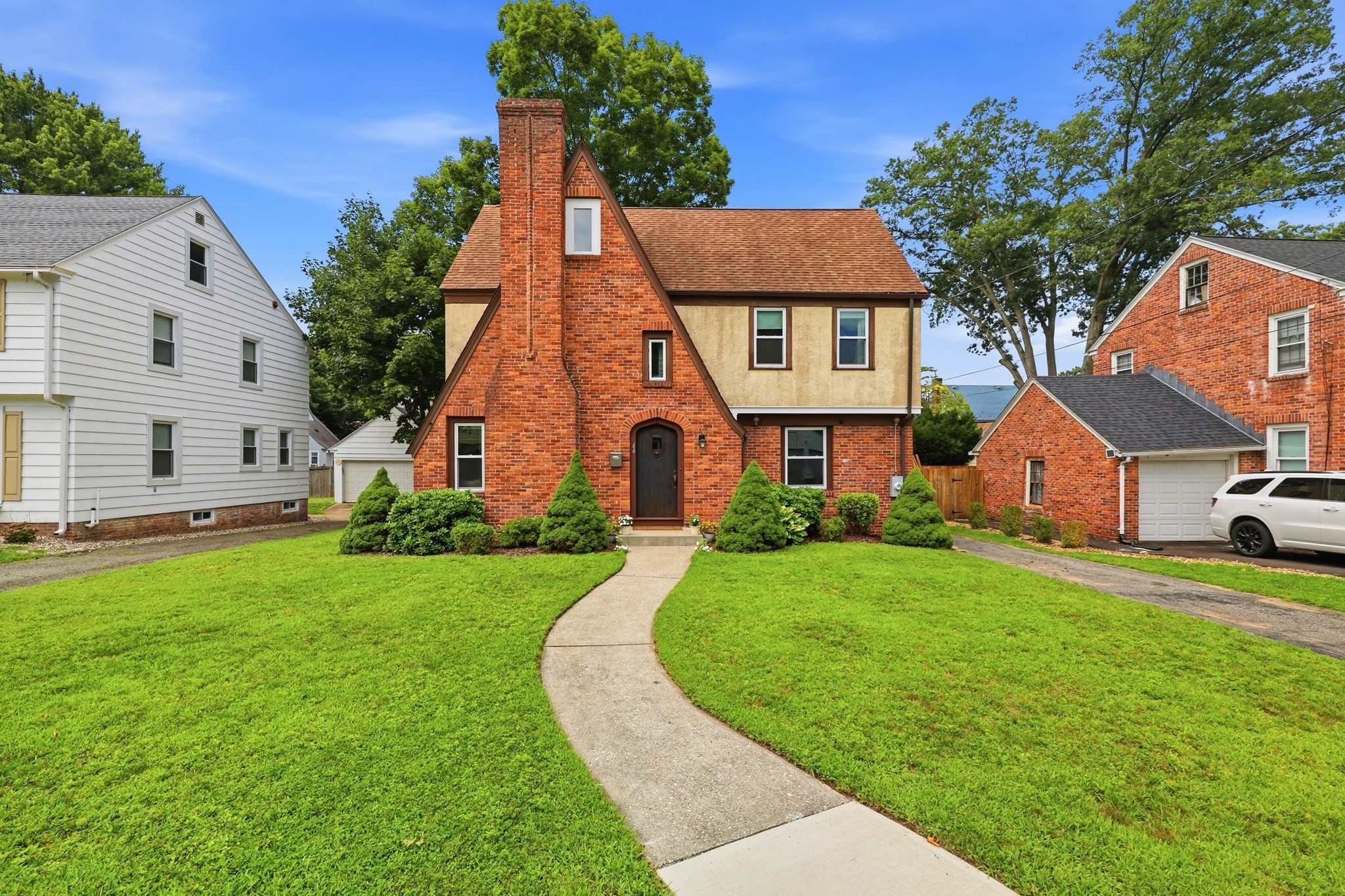 66 Rencelau Street, Springfield, MA 01118