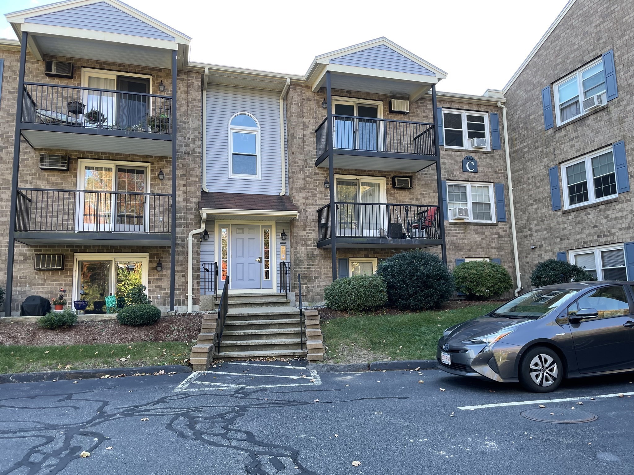 610 S Franklin St #C304 — photo