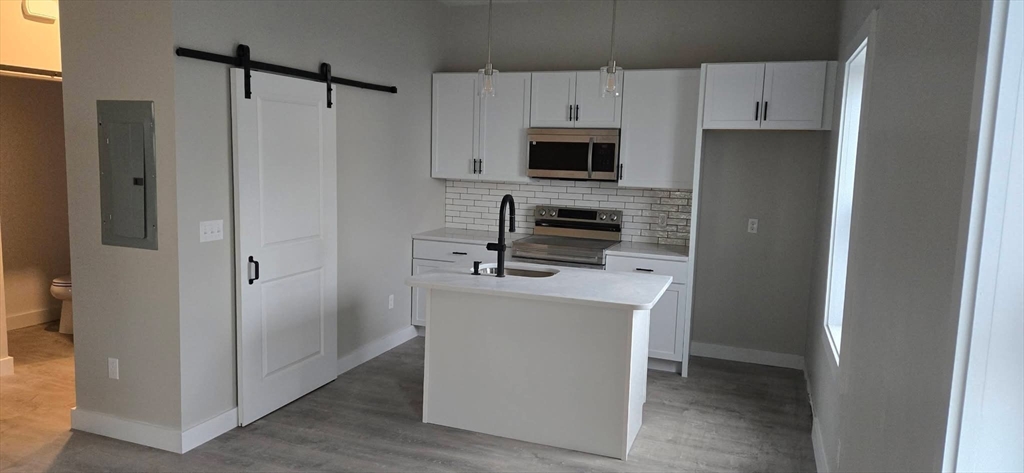 222 Montaup #B — photo
