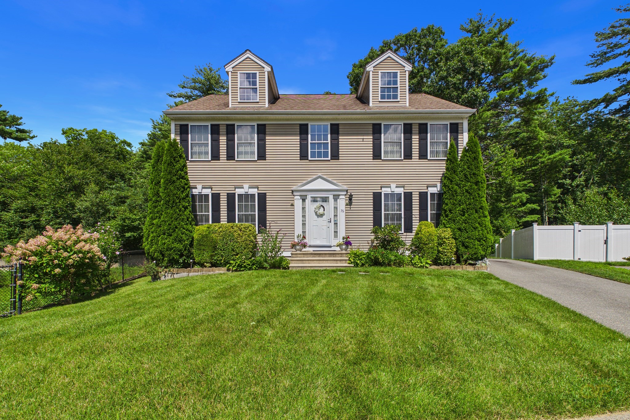 76 Erin Ct. — photo