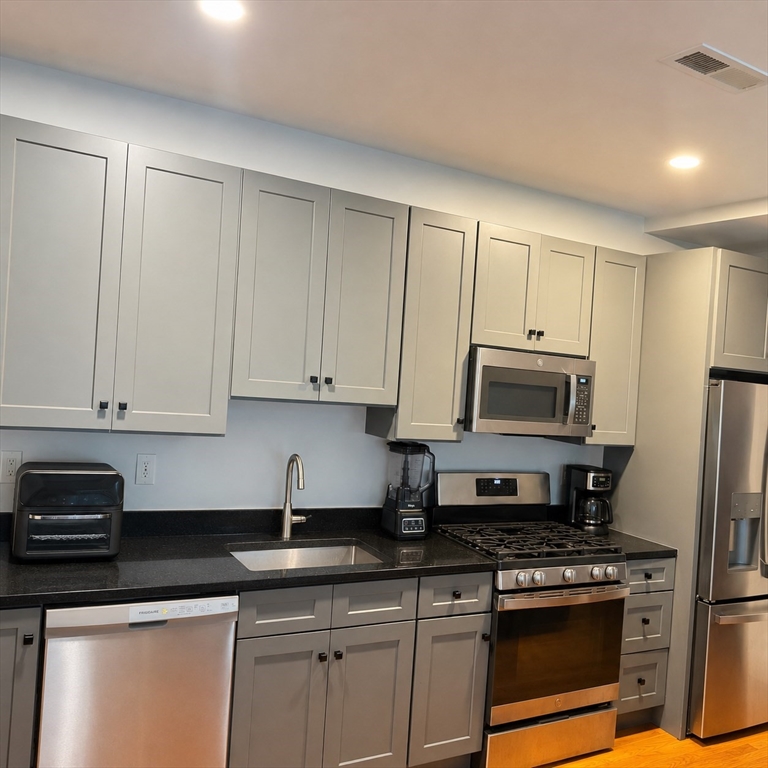 804 Waverly #201 — photo