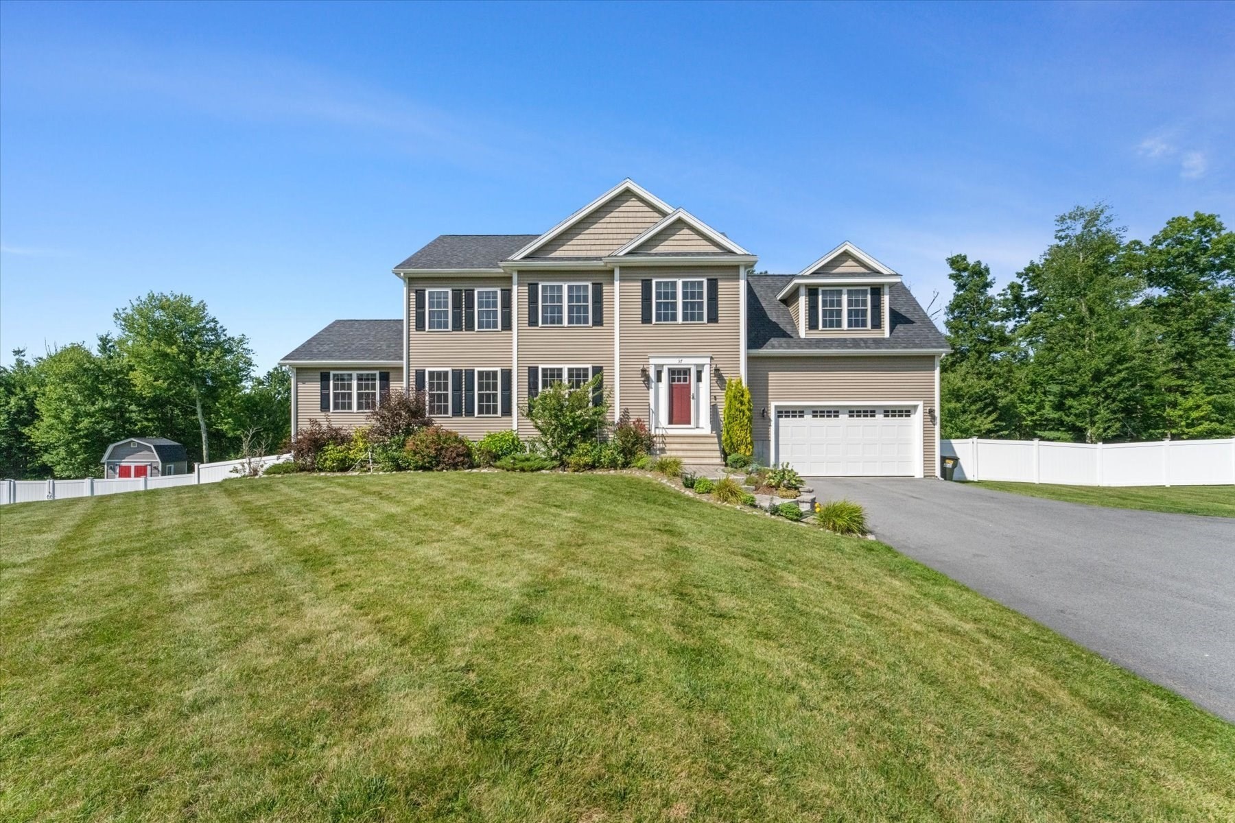 37 Turner Farm Road, Uxbridge, MA 01569
