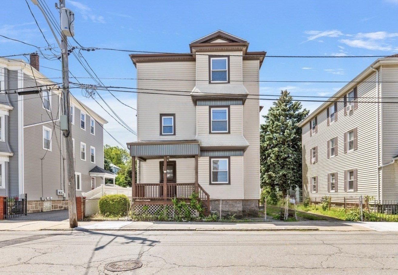 77 Weetamoe St #2 — photo
