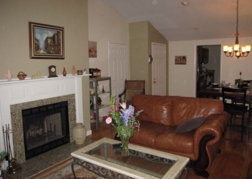 28 Essex Green Lane #D — photo