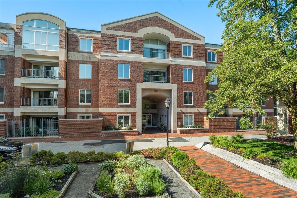 130 Mount Auburn St #406 — photo