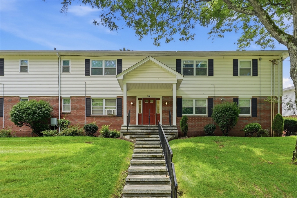 90 Colonial Circle #D — photo