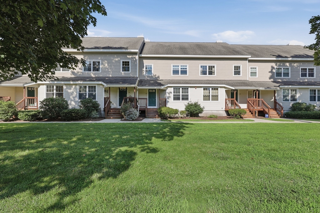 6 Mayberry Drive E — photo