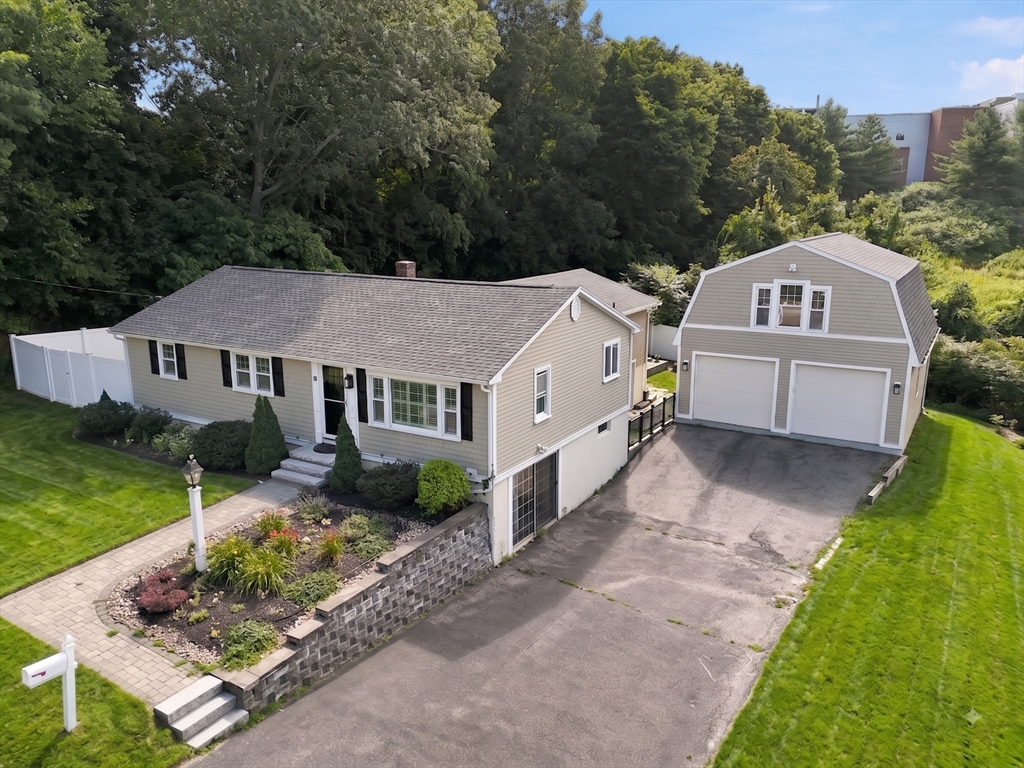 10 Hunter Dr — photo