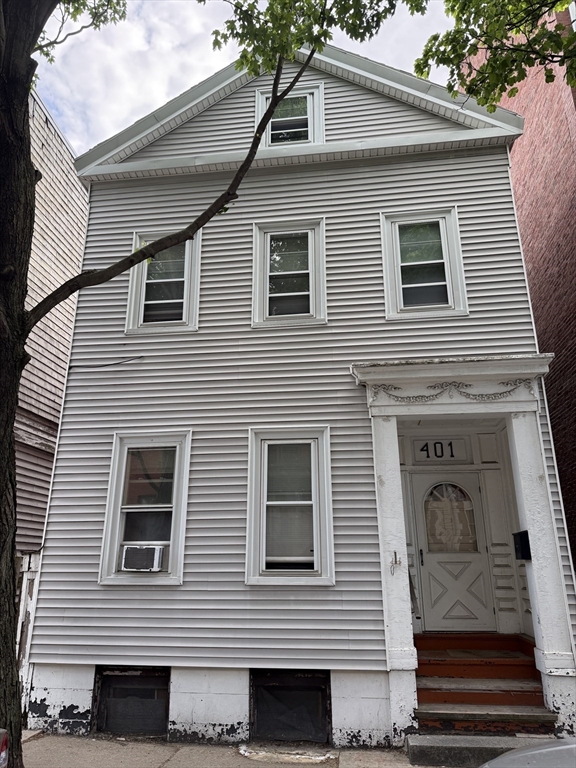 401 W 4th St — photo