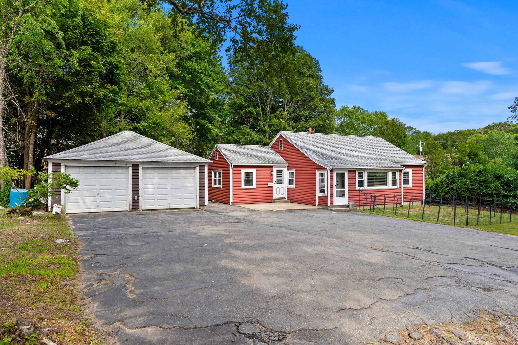 2 Hill Top Ln — photo