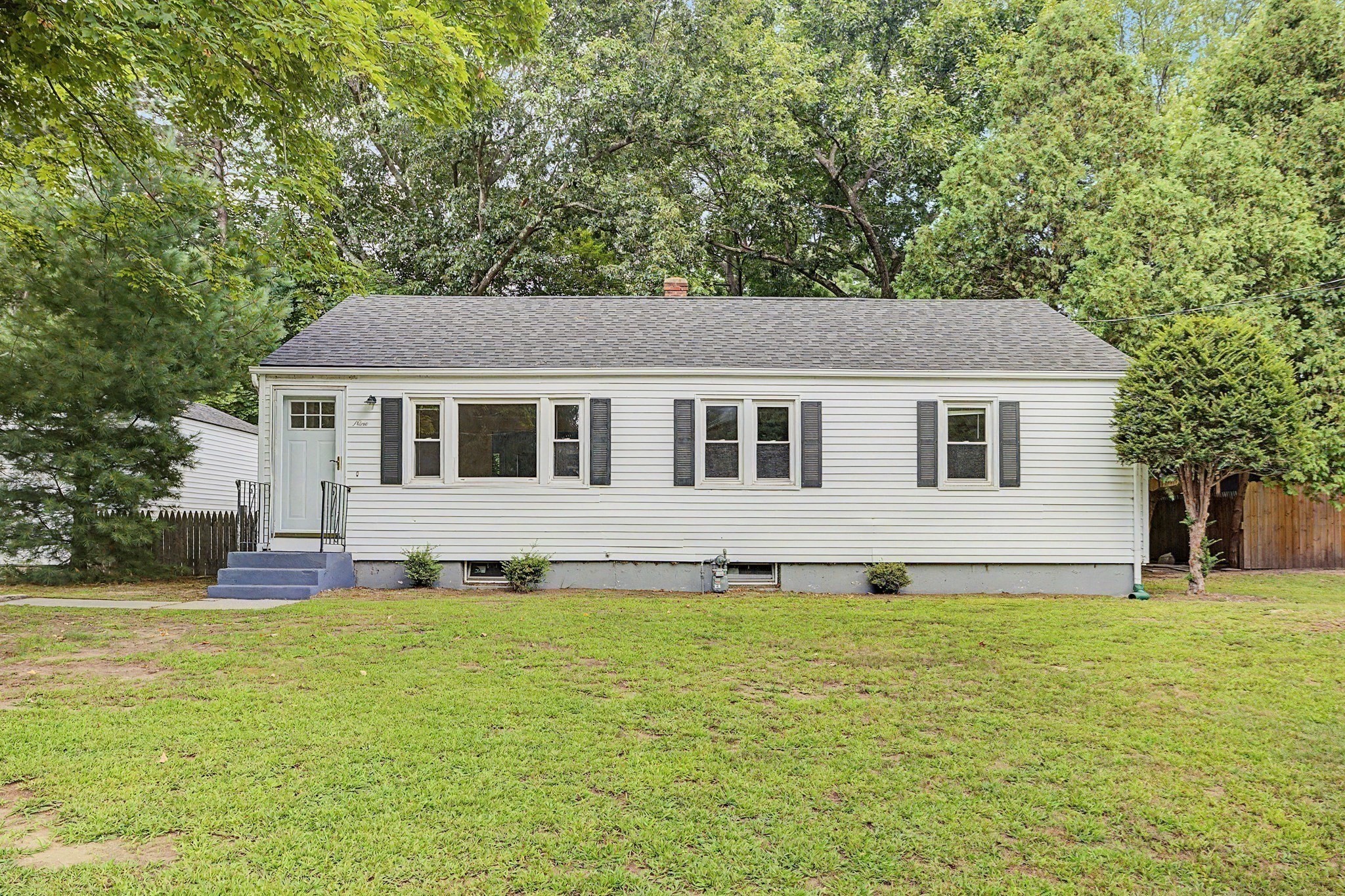 9 Moss Road, Springfield, MA 01119 — photo 2