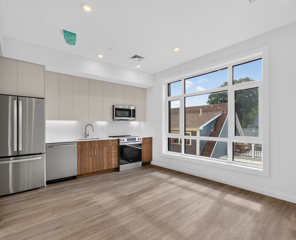 13 Warwick St #303 — photo