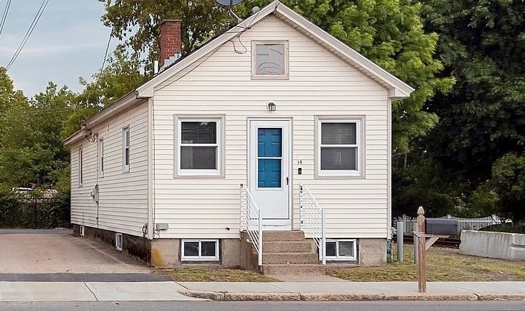 14 Hartford Ave E — photo